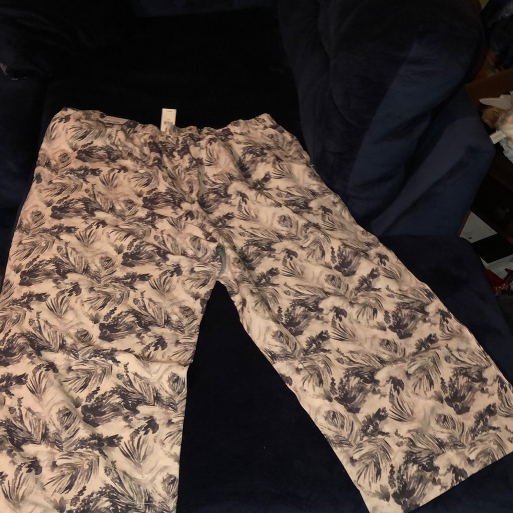 Wide leg leaf pattern pants
